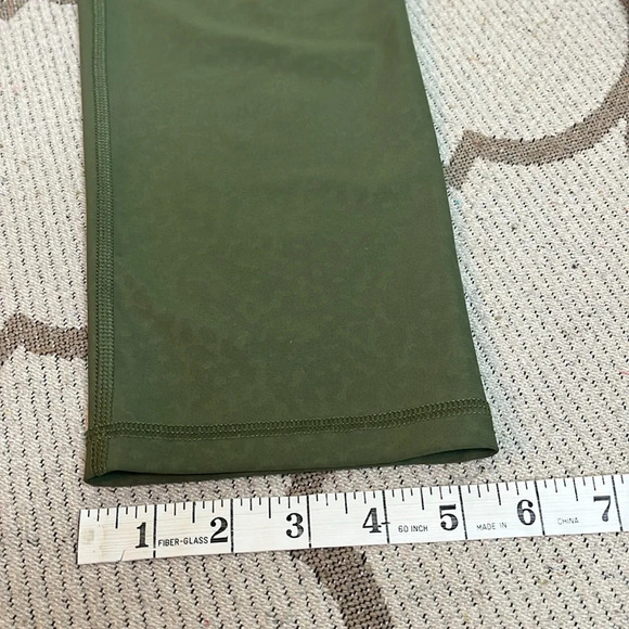 Old navy active elevate high rise go dry olive emboss leggings, 22” inseam - Picture 8 of 15